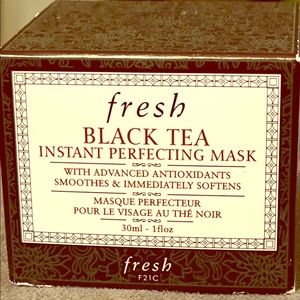 Brand New! FRESH BLACK TEA INSTANT PERFECTING MASK